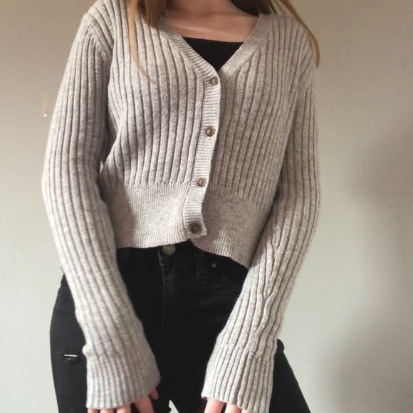 gray cropped sweater - Picture 4 of 4